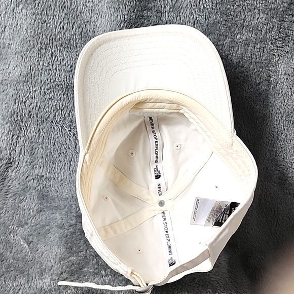 The North Face Cotton Hat. Unisex Adjustable - Picture 5 of 8